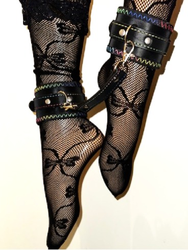 Rainbow-Family - Fussfesseln